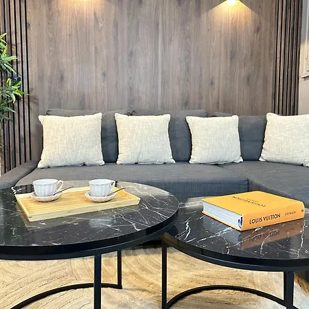 Chic Louvre Apartman *
