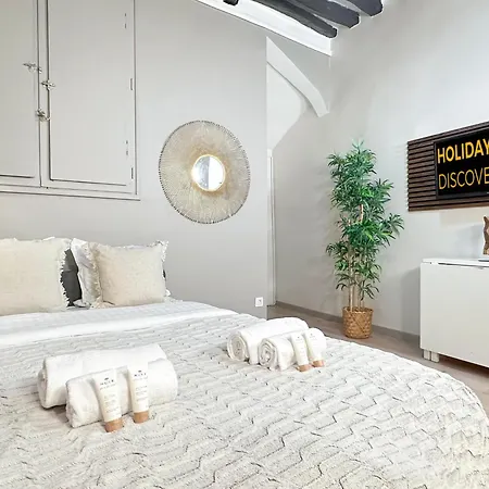 Chic Louvre Apartment