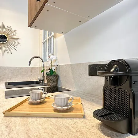 Chic Louvre Apartment *