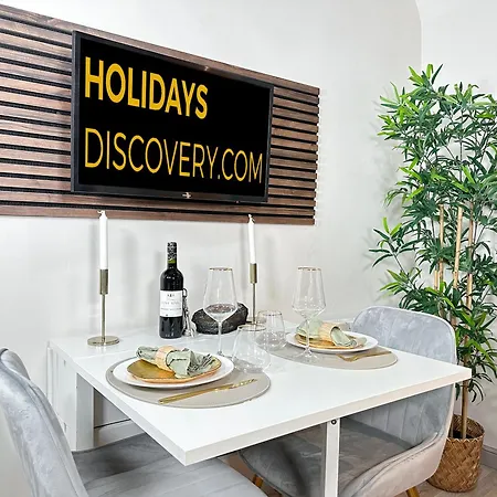 Chic Louvre Apartment